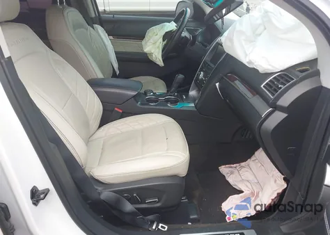 2016 Ford Explorer Platinum z USA, uszkodzony, nr VIN 1FM5K8HT5GGB26509